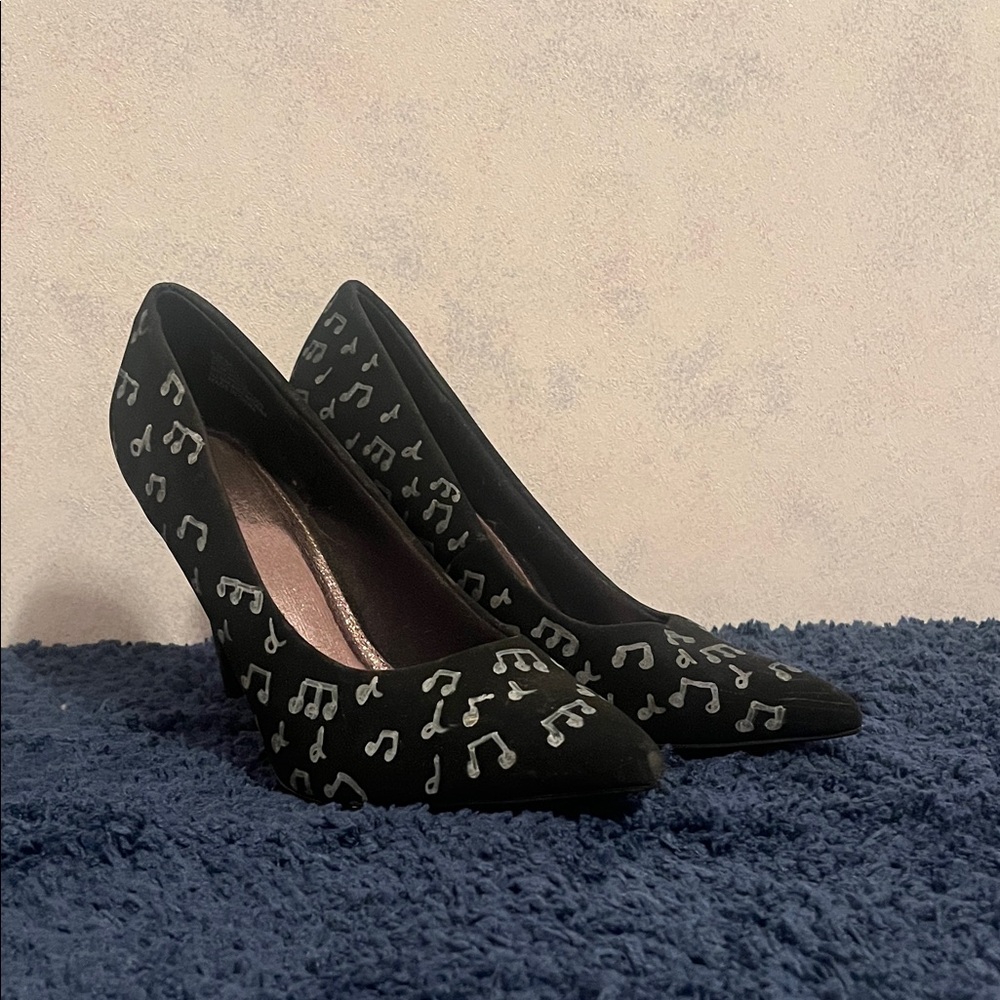 Black Musical Note Women's Pumps